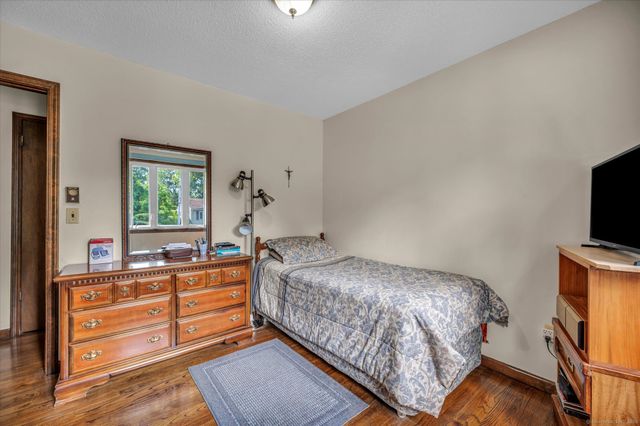 27 Cooper Hill Court, Hamden, CT 06514