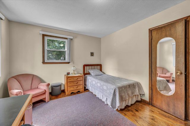 27 Cooper Hill Court, Hamden, CT 06514
