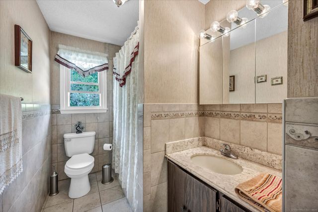 27 Cooper Hill Court, Hamden, CT 06514