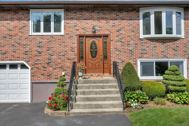 27 Cooper Hill Court, Hamden, CT 06514