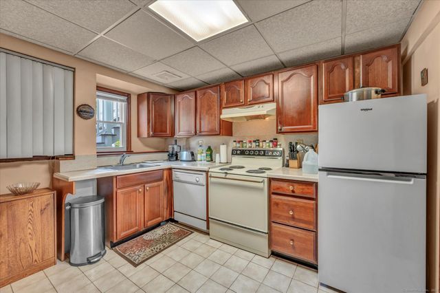 27 Cooper Hill Court, Hamden, CT 06514