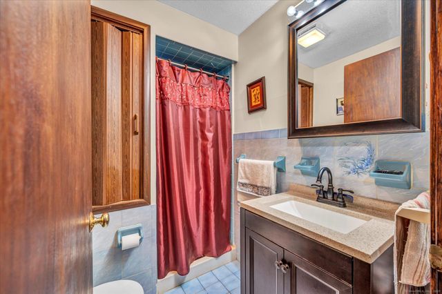 27 Cooper Hill Court, Hamden, CT 06514