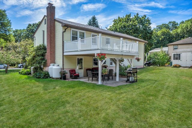 27 Cooper Hill Court, Hamden, CT 06514