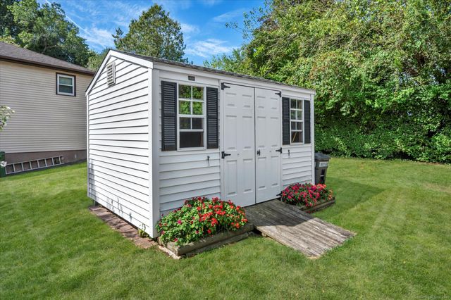 27 Cooper Hill Court, Hamden, CT 06514