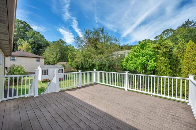 27 Cooper Hill Court, Hamden, CT 06514