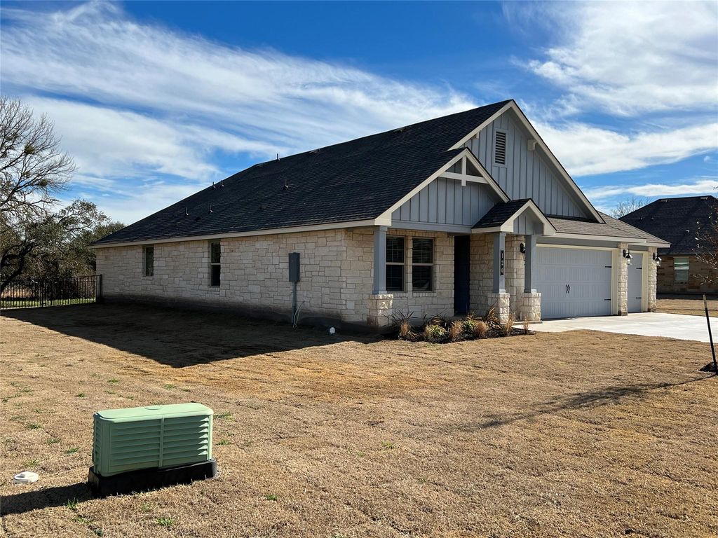 120 Tom Kite DR, Burnet, TX 78611