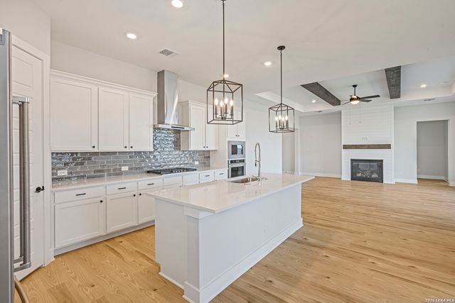 289 Lawrence Drive, Castroville, TX 78009