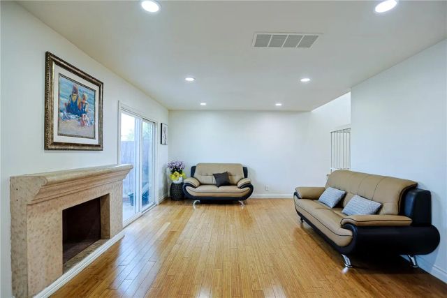4828 W 5th E, Santa Ana, CA 92703