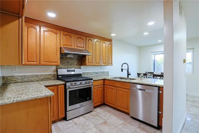 4828 W 5th E, Santa Ana, CA 92703