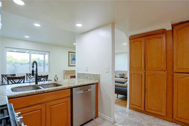 4828 W 5th E, Santa Ana, CA 92703