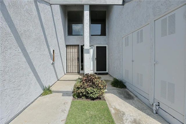 4828 W 5th E, Santa Ana, CA 92703