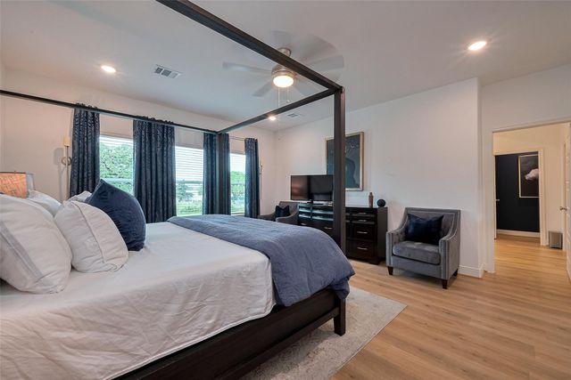 1615 Regents Gate Road, Houston, TX 77055