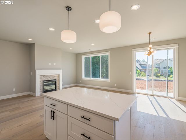 267 SUNDAY Dr, Creswell, OR 97426