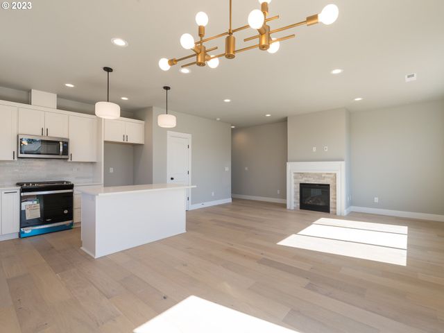 267 SUNDAY Dr, Creswell, OR 97426