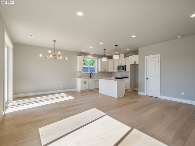 267 SUNDAY Dr, Creswell, OR 97426