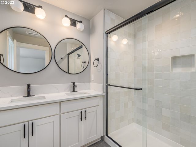 267 SUNDAY Dr, Creswell, OR 97426