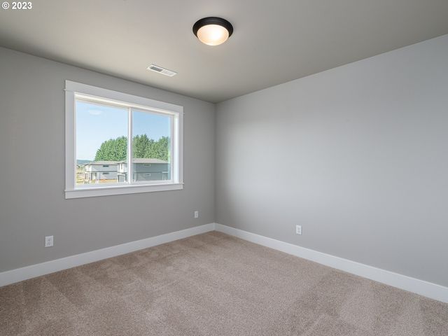 267 SUNDAY Dr, Creswell, OR 97426