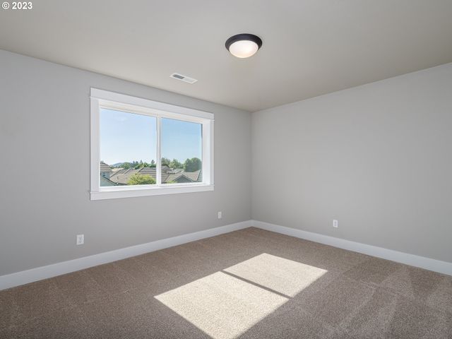 267 SUNDAY Dr, Creswell, OR 97426