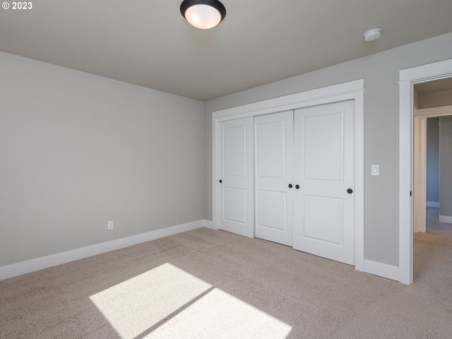 267 SUNDAY Dr, Creswell, OR 97426