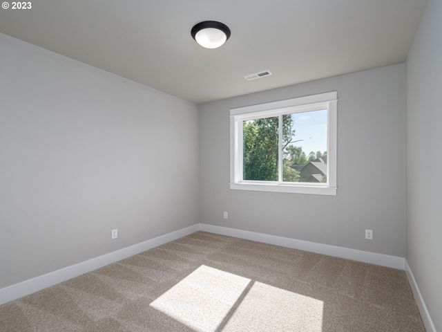 267 SUNDAY Dr, Creswell, OR 97426