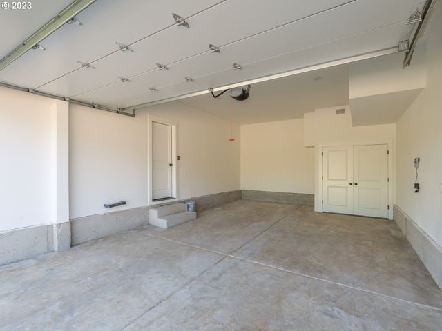 267 SUNDAY Dr, Creswell, OR 97426