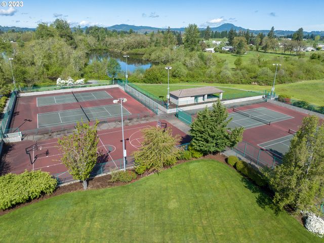 267 SUNDAY Dr, Creswell, OR 97426