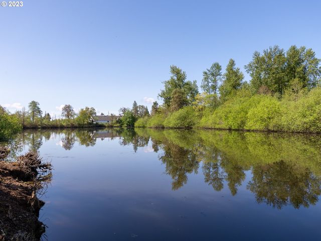 267 SUNDAY Dr, Creswell, OR 97426