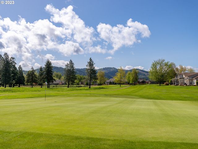 267 SUNDAY Dr, Creswell, OR 97426