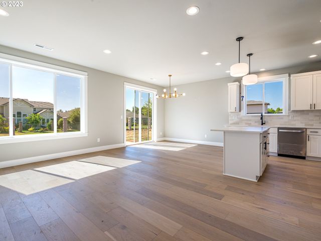 267 SUNDAY Dr, Creswell, OR 97426