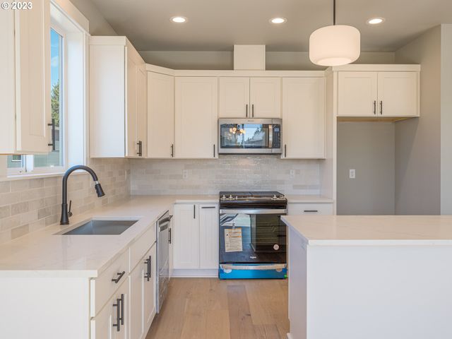 267 SUNDAY Dr, Creswell, OR 97426