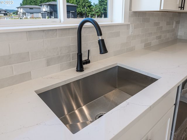 267 SUNDAY Dr, Creswell, OR 97426