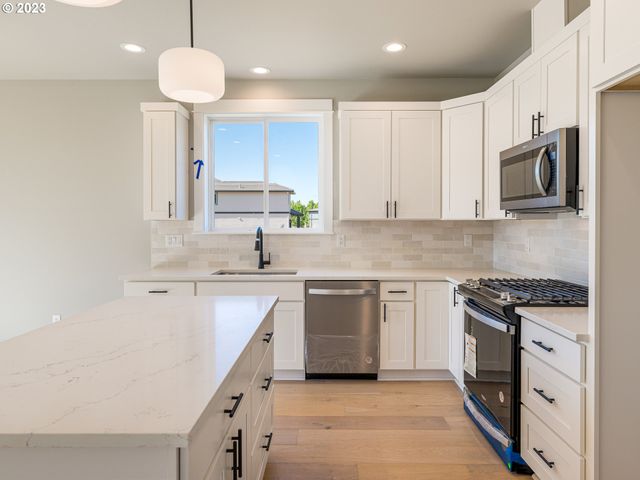 267 SUNDAY Dr, Creswell, OR 97426