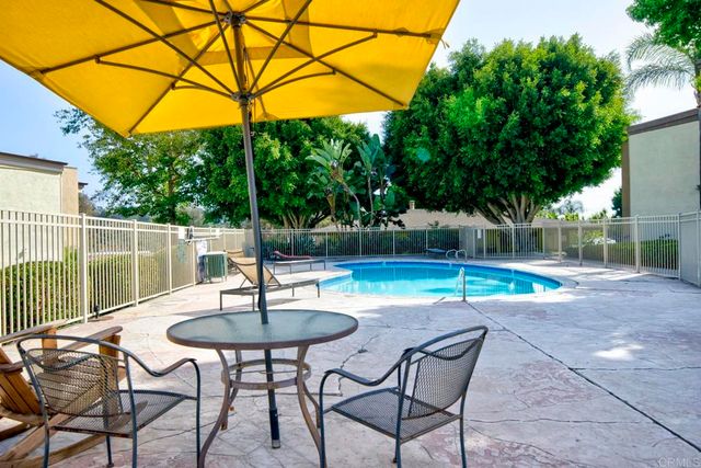 432 Edgehill Ln 116, Oceanside, CA 92054
