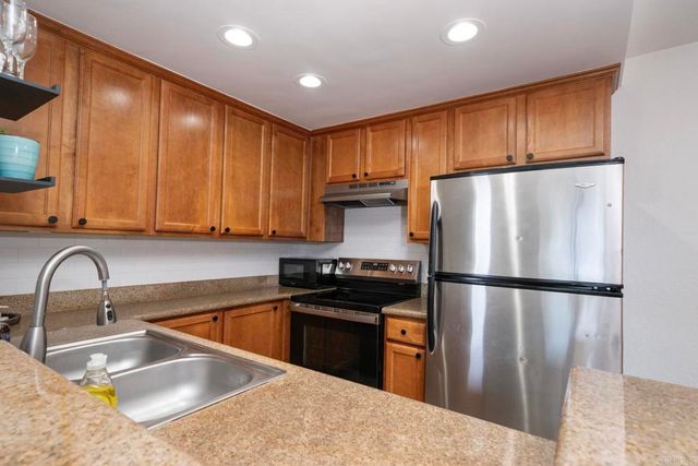 432 Edgehill Ln 116, Oceanside, CA 92054