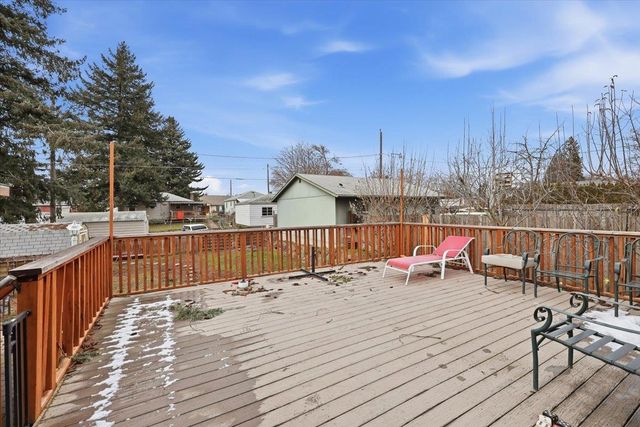 3923 N Hawthorne St, Spokane, WA 99205