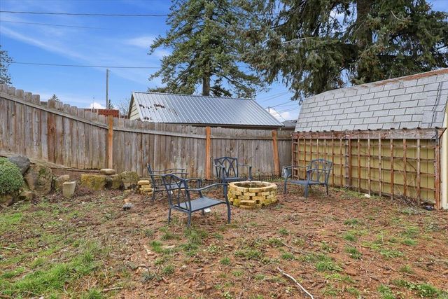 3923 N Hawthorne St, Spokane, WA 99205