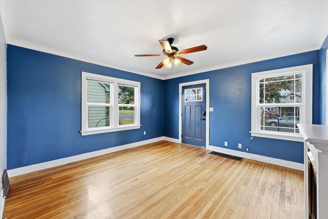 3923 N Hawthorne St, Spokane, WA 99205