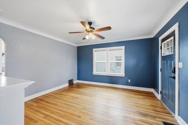 3923 N Hawthorne St, Spokane, WA 99205