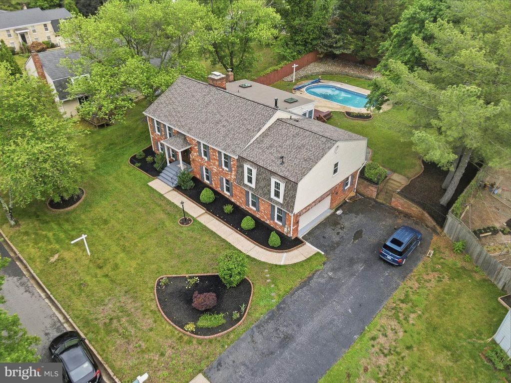 Image 2 of property listing at 11807 FAIRGREEN LN, Upper Marlboro, MD 20772