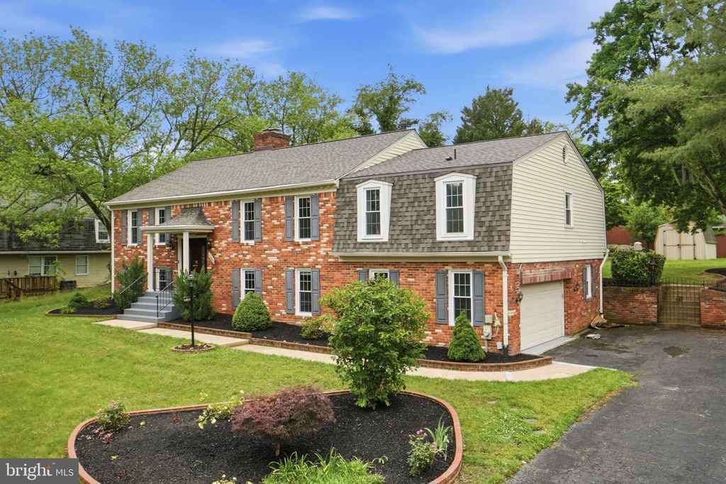Image 53 of property listing at 11807 FAIRGREEN LN, Upper Marlboro, MD 20772