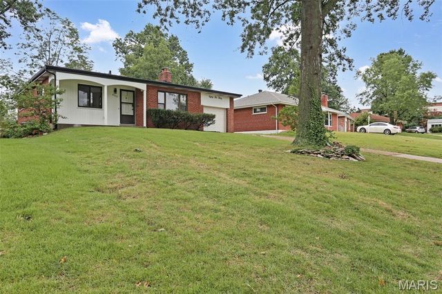 8230 Villaton Drive, St Louis, MO 63123