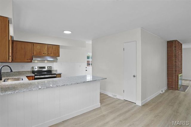 8230 Villaton Drive, St Louis, MO 63123