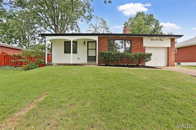 8230 Villaton Drive, St Louis, MO 63123