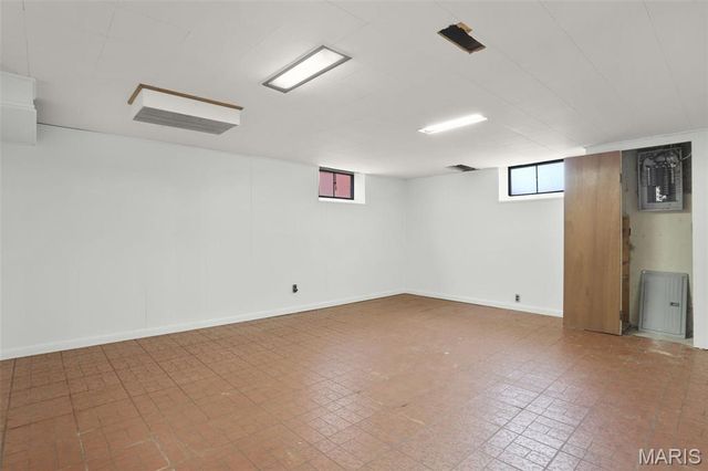 8230 Villaton Drive, St Louis, MO 63123