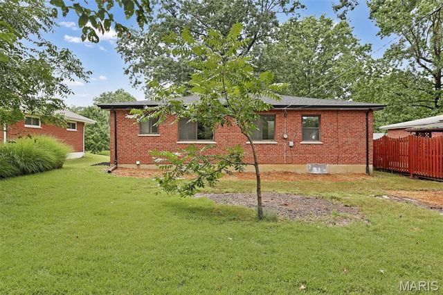 8230 Villaton Drive, St Louis, MO 63123