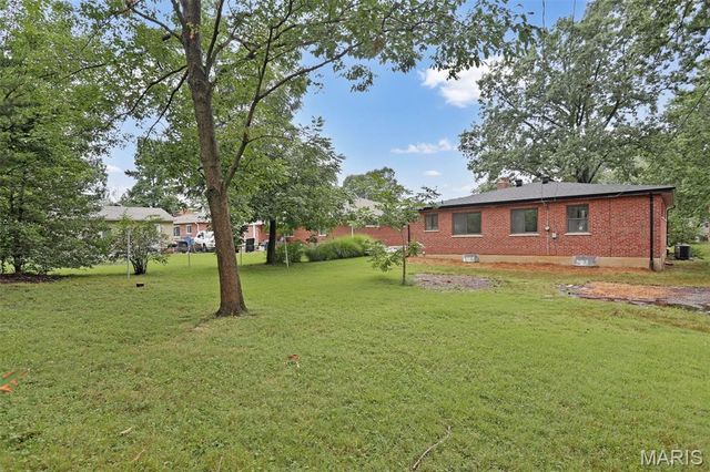 8230 Villaton Drive, St Louis, MO 63123