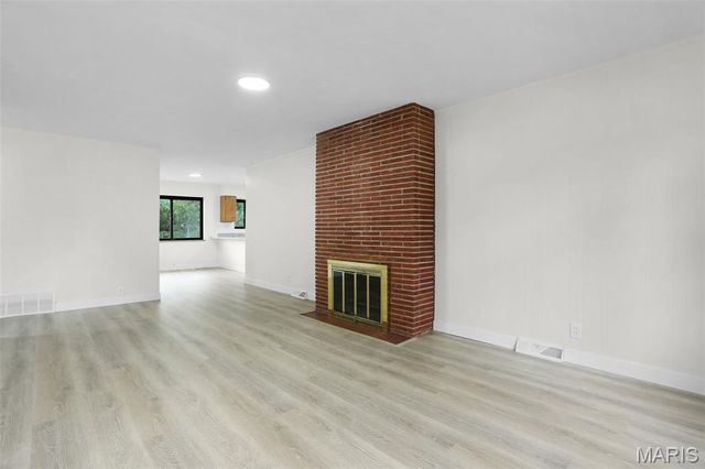 8230 Villaton Drive, St Louis, MO 63123