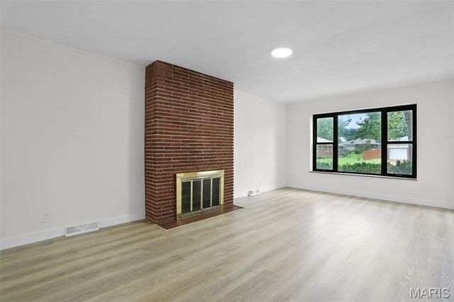 8230 Villaton Drive, St Louis, MO 63123