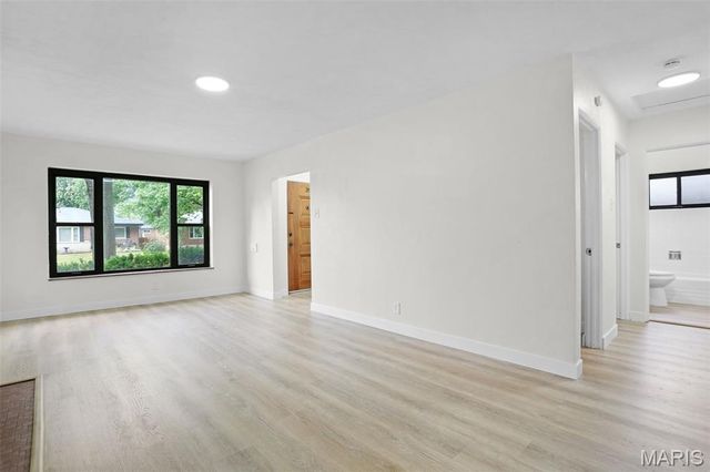 8230 Villaton Drive, St Louis, MO 63123