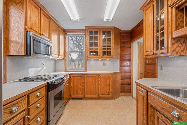 1327 Z Street, Omaha, NE 68107